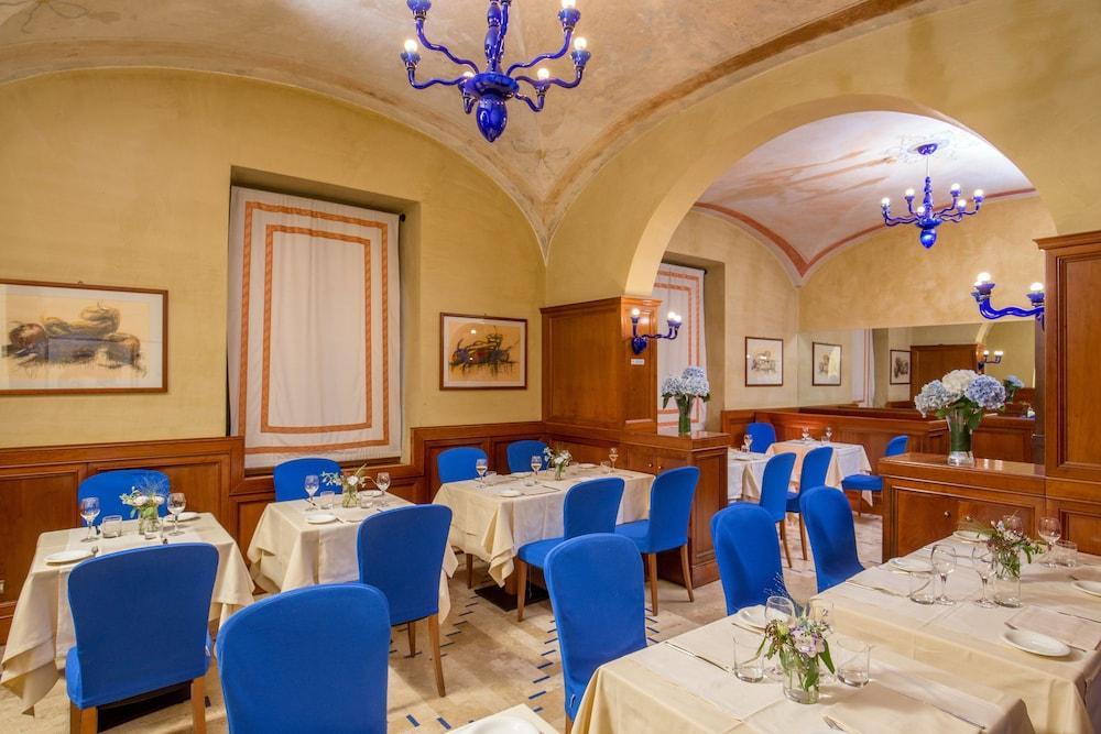 Una Hotels Empire Roma Esterno foto