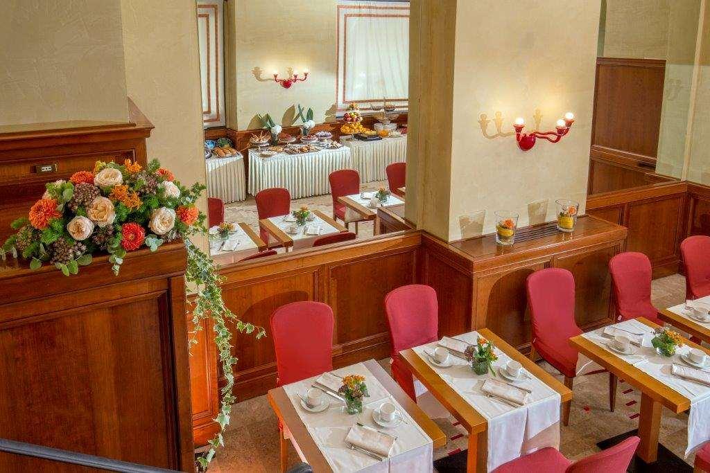 Una Hotels Empire Roma Ristorante foto
