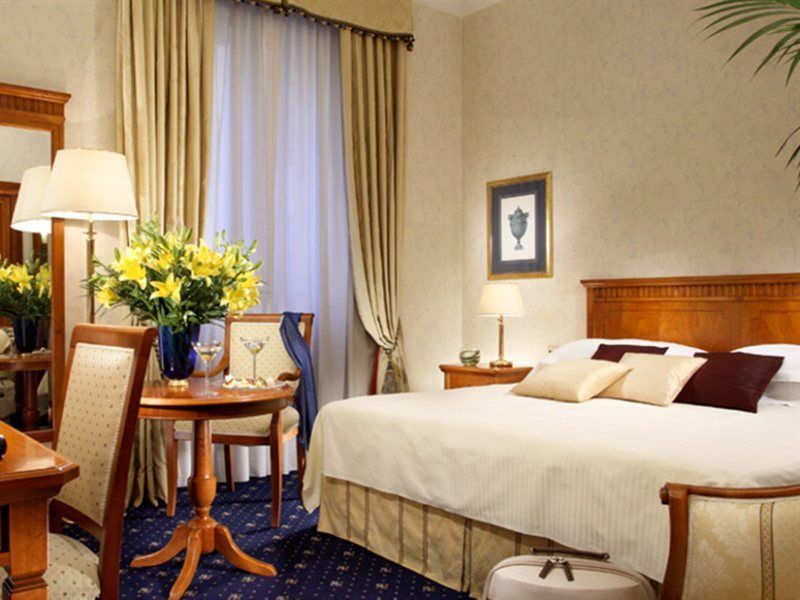 Una Hotels Empire Roma Esterno foto