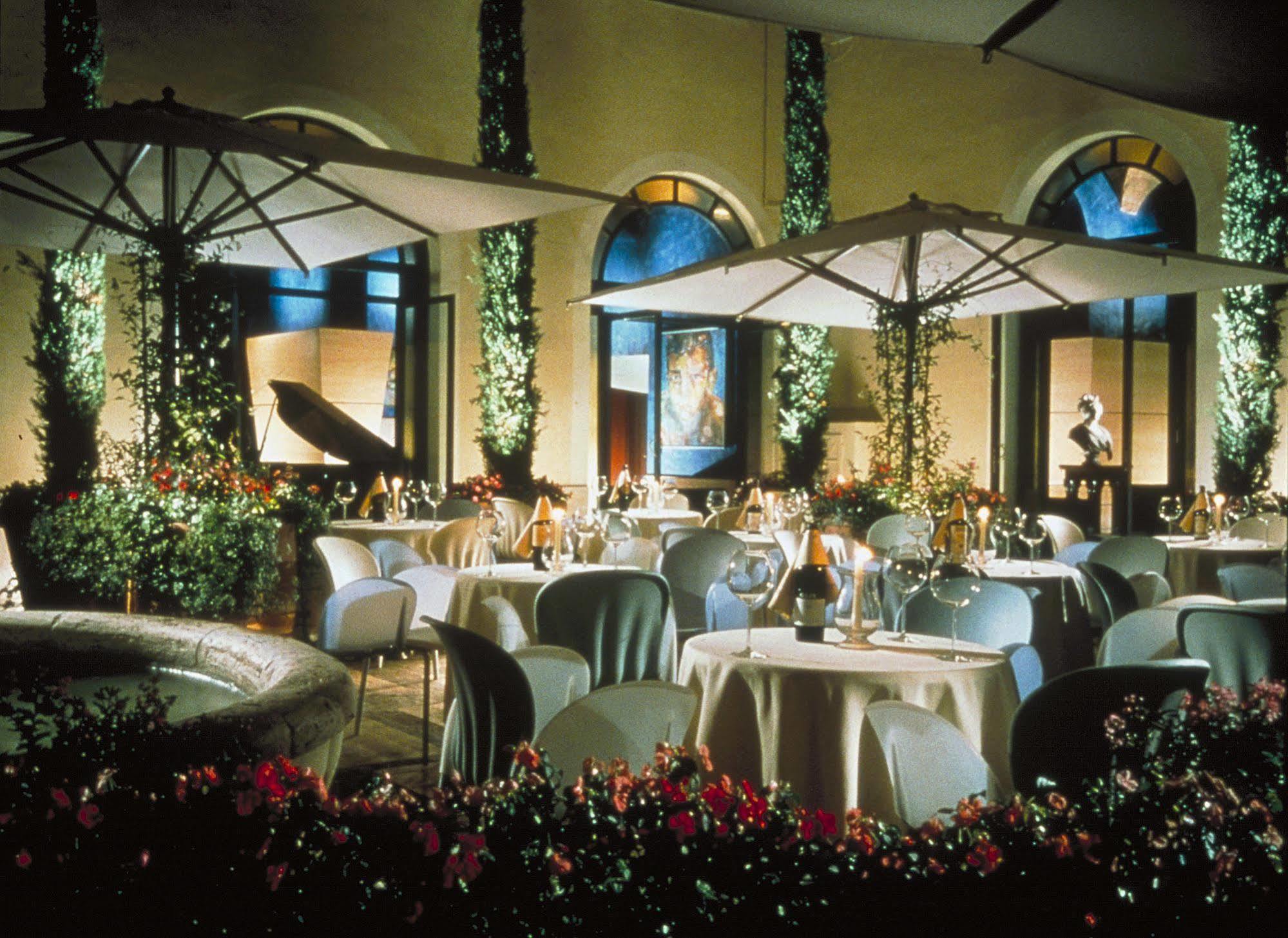 Una Hotels Empire Roma Esterno foto