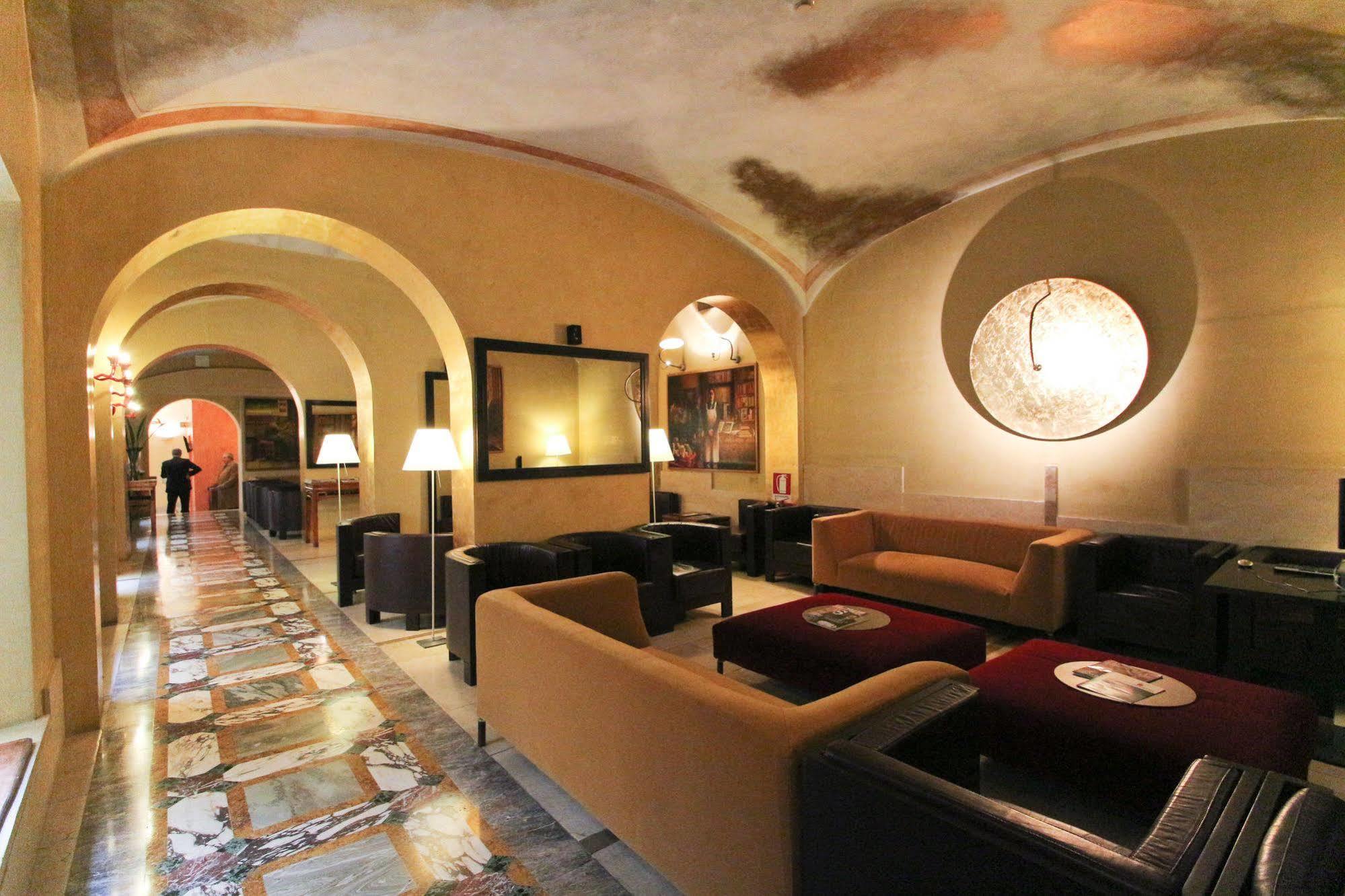 Una Hotels Empire Roma Esterno foto