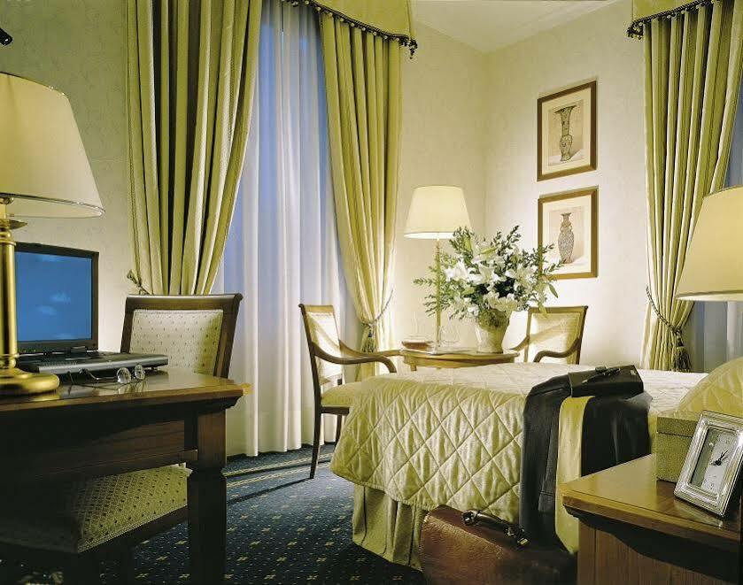 Una Hotels Empire Roma Esterno foto