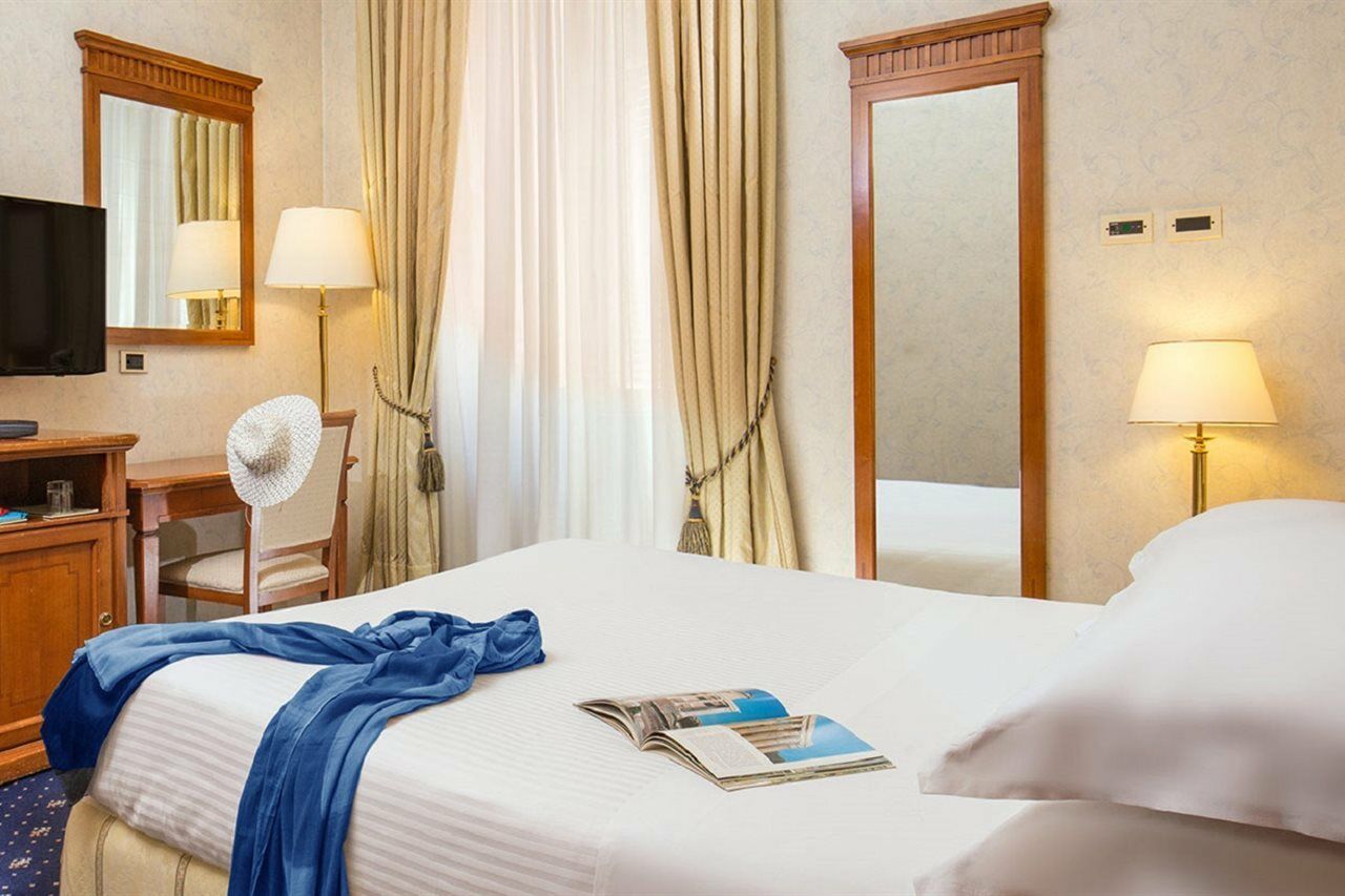 Una Hotels Empire Roma Esterno foto