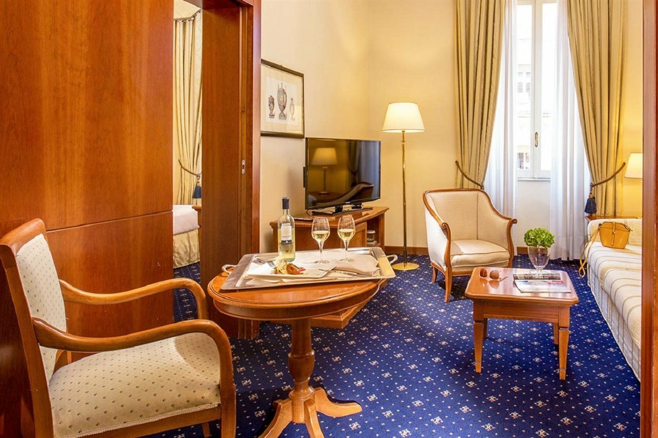 Una Hotels Empire Roma Esterno foto